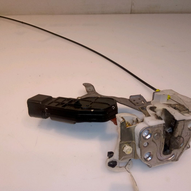 Serrure porte avd occasion PEUGEOT 107 Phase 2 01-2009->01-2012 1.0i 70ch 12v 9136V1 1