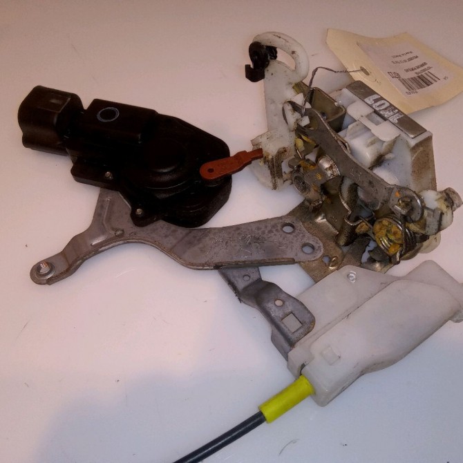 Serrure porte avd occasion PEUGEOT 107 Phase 2 01-2009->01-2012 1.0i 70ch 12v 9136V1 2