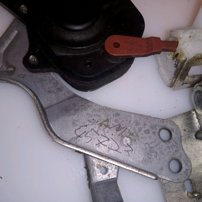 Serrure porte avd occasion PEUGEOT 107 Phase 2 01-2009->01-2012 1.0i 70ch 12v 9136V1 3