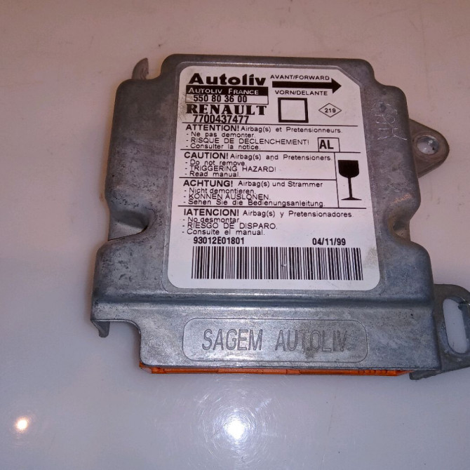 Boitier pyrotechnique occasion RENAULT MEGANE I Phase 2 03-1999->06-2003 1.9 DTI 8200111671 1