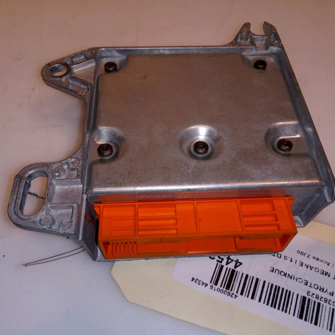 Boitier pyrotechnique occasion RENAULT MEGANE I Phase 2 03-1999->06-2003 1.9 DTI 8200111671 2