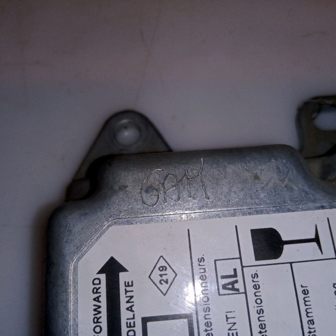 Boitier pyrotechnique occasion RENAULT MEGANE I Phase 2 03-1999->06-2003 1.9 DTI 8200111671 3