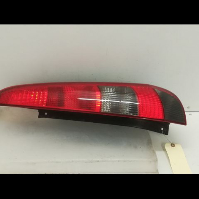 Feu arrière droit occasion FORD FIESTA V Phase 1 09-2002->10-2005 1324563 1