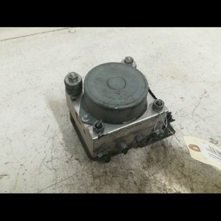 Unité hydraulique ABS occasion DACIA SANDERO I Phase 1 06-2008->10-2012 1.2 16v 75ch 8201063079