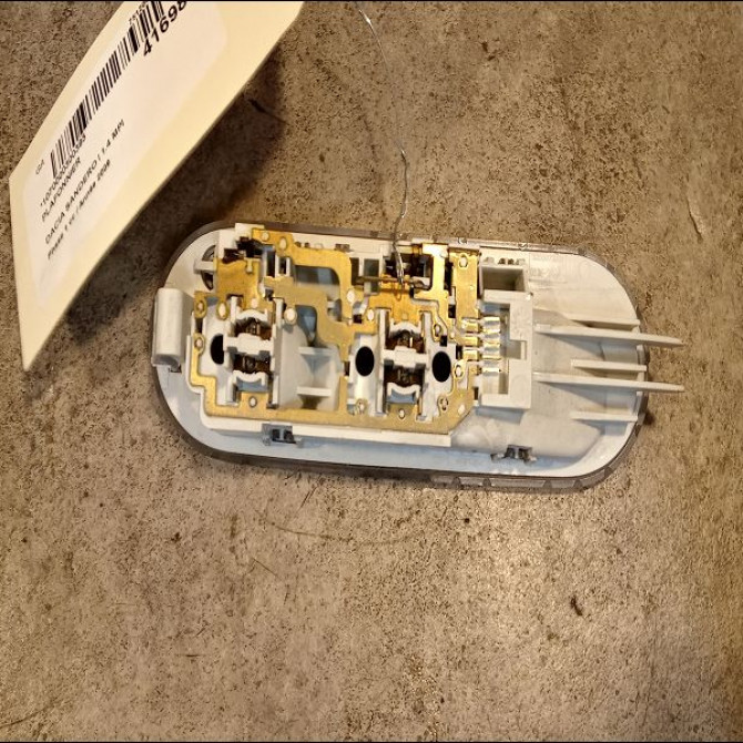 Plafonnier occasion DACIA SANDERO I Phase 1 06-2008->10-2012 1.4 MPI 75ch 8200073231 2