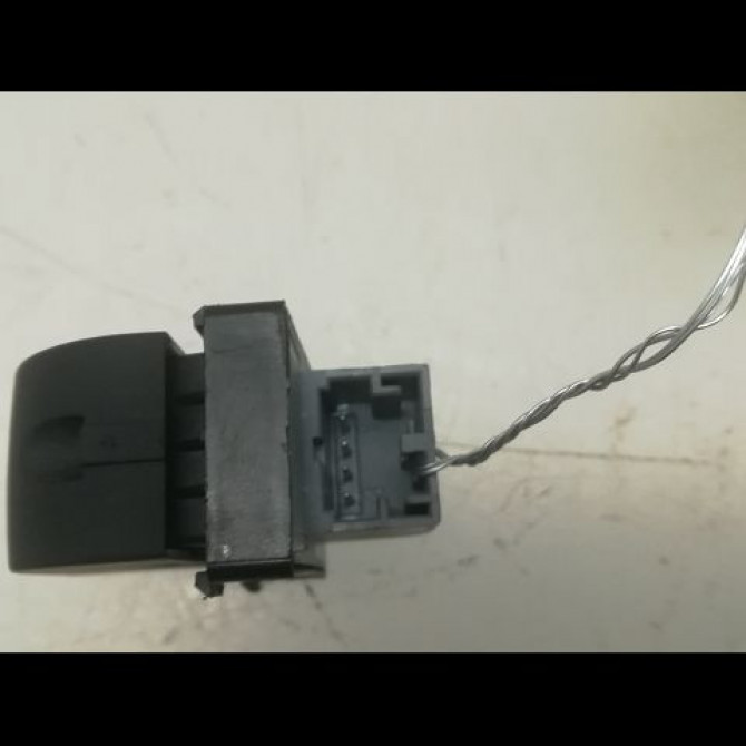 Commande leve-glace porte arrière droite occasion AUDI A3 II Phase 1 06-2003->06-2008 2.0 TDi 140ch 3