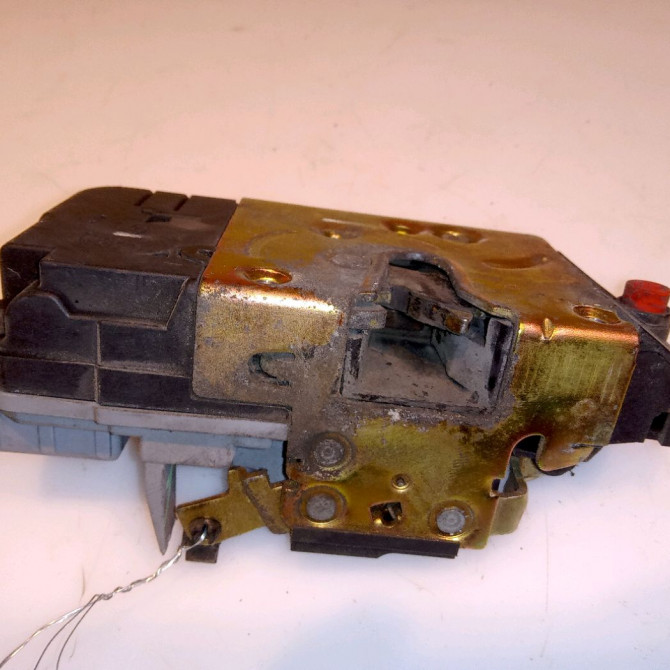 Serrure porte ard occasion PEUGEOT 206 Phase 2 02-2003->02-2009 1.4 HDI 70ch 9138G1 3