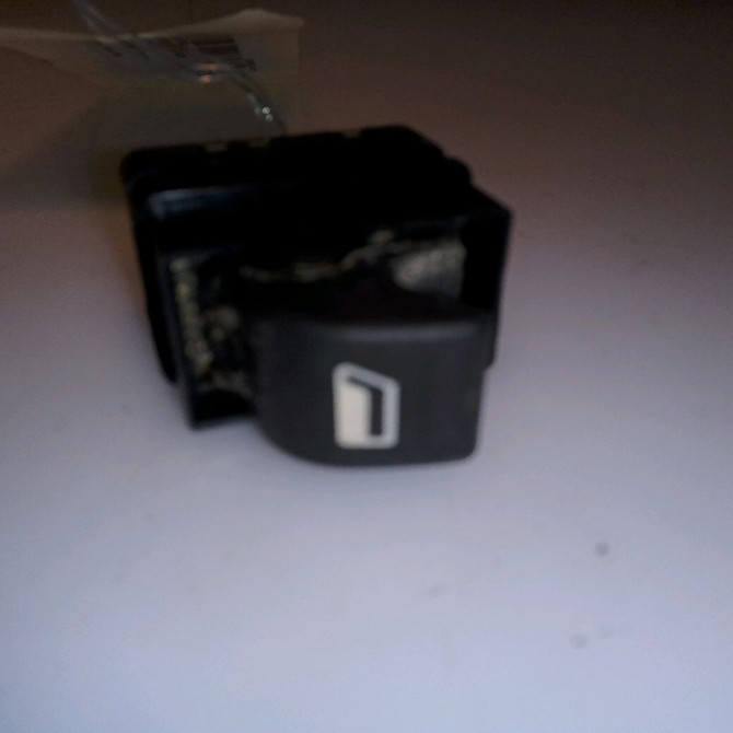 Commande leve-glace porte arrière droite occasion PEUGEOT 206 Phase 2 02-2003->02-2009 1.4 HDI 70ch 1