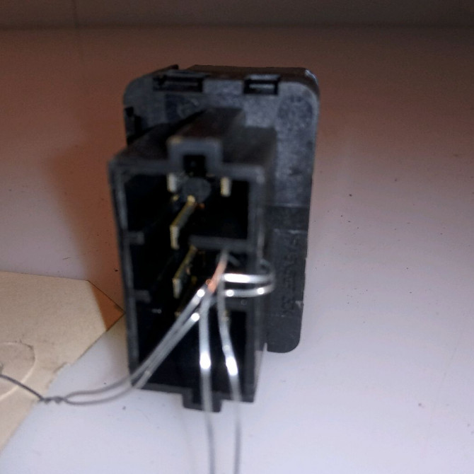 Commande leve-glace porte arrière droite occasion PEUGEOT 206 Phase 2 02-2003->02-2009 1.4 HDI 70ch 2