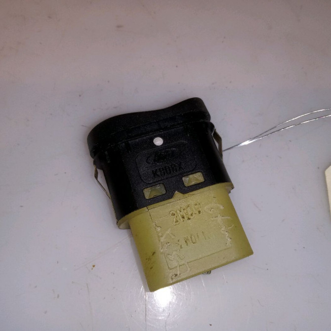 Commande lève-glace porte avant droite occasion FORD FOCUS I Phase 1 CLIPPER 10-1998->12-2004 1.8 TDDi 90ch 2