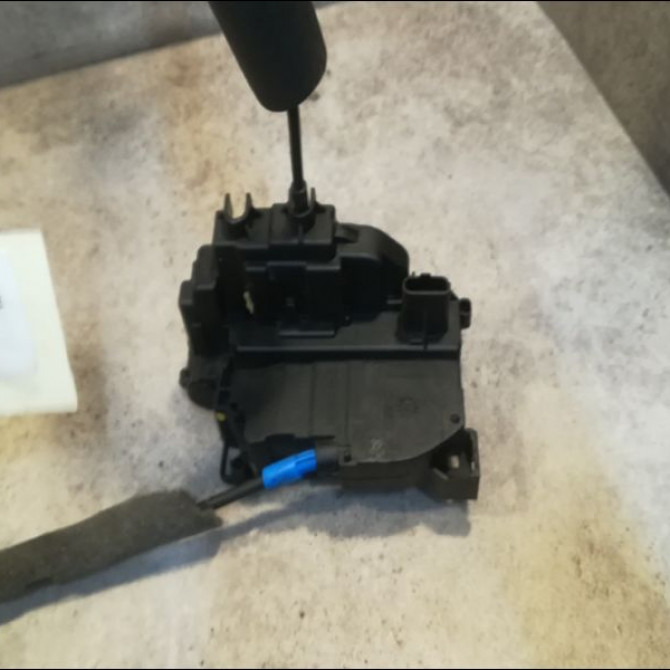 Serrure porte avd occasion RENAULT MEGANE III Phase 2 BREAK 01-2012->06-2014 1.6 DCI 130ch 805020001R 2