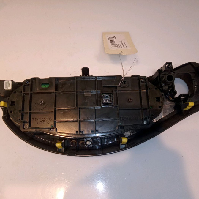 Commande de chauffage occasion TOYOTA YARIS III YARIS III Phase 1 2011-03-01->2015-04-30 1.5 100ch 559000D360C0 2