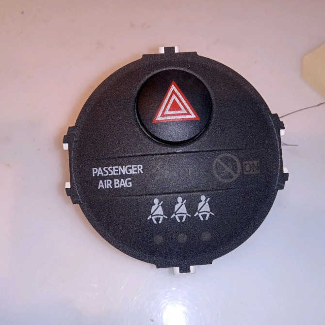 Bouton de warning occasion TOYOTA YARIS III YARIS III Phase 1 2011-03-01->2015-04-30 1.5 100ch 1