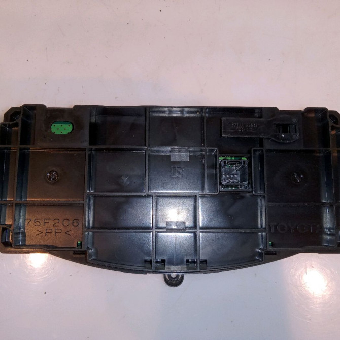 Commande de chauffage occasion TOYOTA YARIS III YARIS III Phase 1 2011-03-01->2015-04-30 1.5 100ch 559000D360C0 2