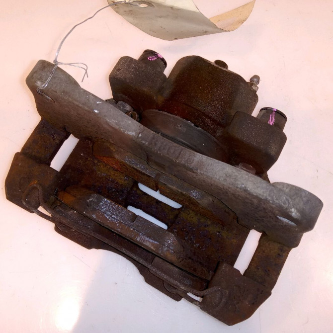 Etrier de frein avant droit occasion TOYOTA YARIS III YARIS III Phase 1 2011-03-01->2015-04-30 1.5 100ch 477300D200 2