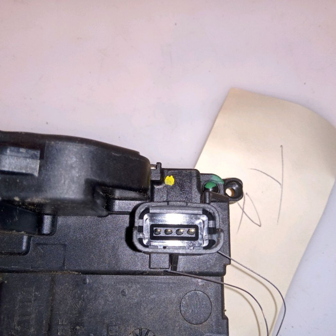 Serrure porte avd occasion RENAULT MEGANE III Phase 1 11-2008->01-2012 1.4 TCE 16v 130ch 805020001R 4