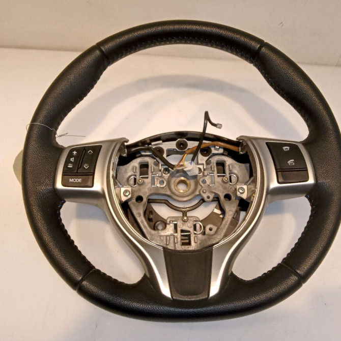 Volant de direction occasion TOYOTA YARIS III YARIS III Phase 1 2011-03-01->2015-04-30 1.5 100ch 451020D290C0 1