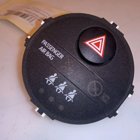 Bouton de warning occasion TOYOTA YARIS III YARIS III Phase 1 2011-03-01->2015-04-30 1.5 100ch