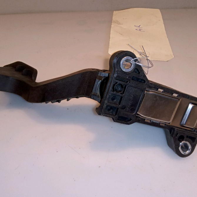 Potentiometre accelerateur occasion TOYOTA YARIS III YARIS III Phase 1 2011-03-01->2015-04-30 1.5 100ch 2