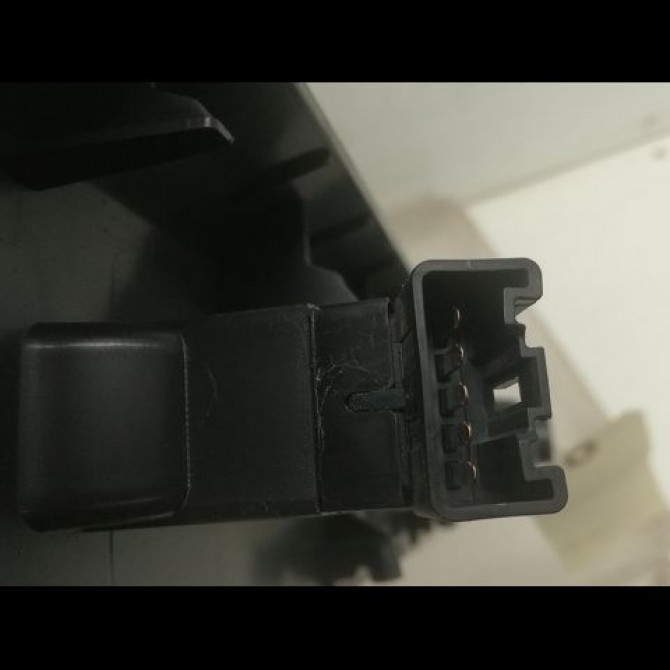 Commande lève-glace porte avant droite occasion OPEL AGILA II Phase 1 03-2008->12-2014 1.0i 65ch 3