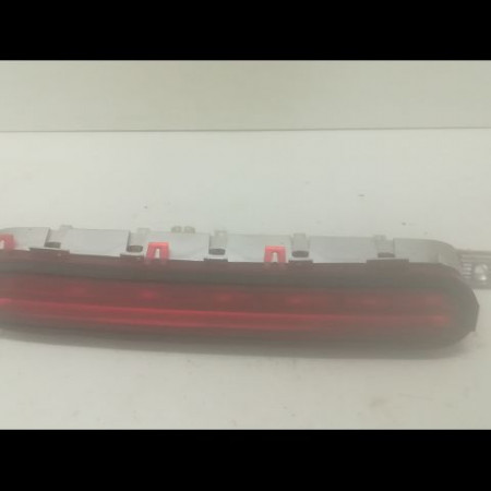 Feux stop supplementaire occasion TOYOTA COROLLA VERSO II phase 2 06-2007->05-2009 2.2D 136ch 815700F011