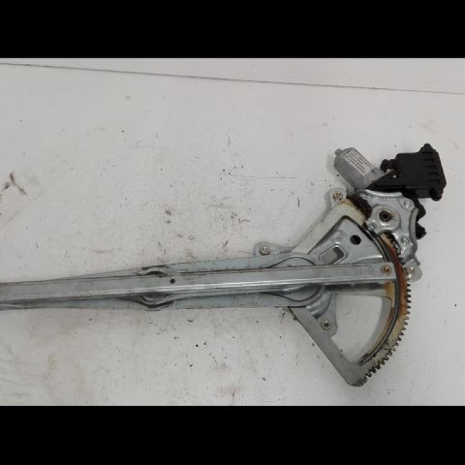 Mecanisme + moteur lève-glace avant droit occasion TOYOTA COROLLA VERSO II Phase 1 05-2004->06-2007 115 D-4D 698100F010 2