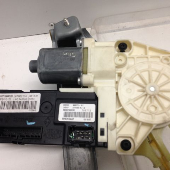 Mecanisme + moteur lève-glace avant droit occasion RENAULT LAGUNA III Phase 1 10-2007->10-2010 2.0 DCI 130ch 807000002R 2