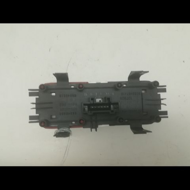 Bouton de warning occasion RENAULT MEGANE II Phase 1 09-2003->12-2005 1.9 DCI 120ch 8200107808 2