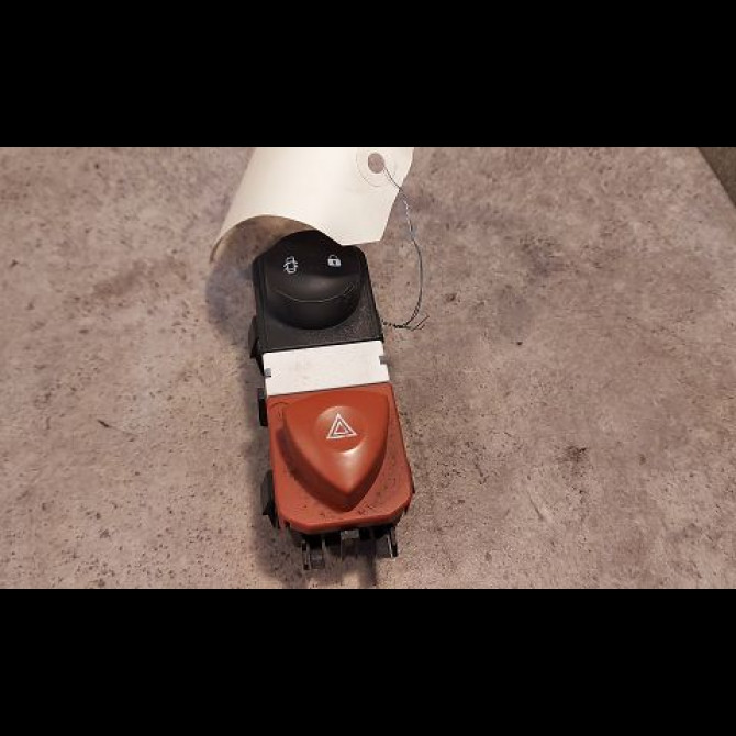 Bouton de warning occasion RENAULT SCENIC II Phase 1 03-2004->09-2006 1.6i 110ch 8200107808 1