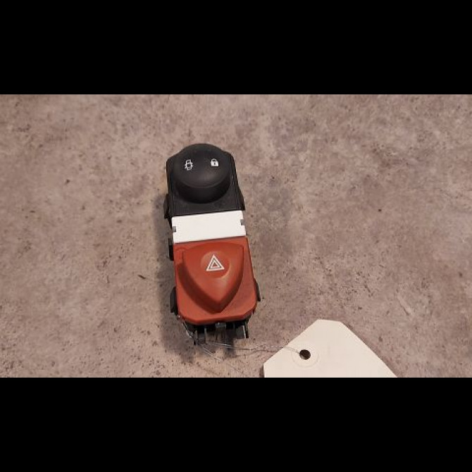 Bouton de warning occasion RENAULT SCENIC II Phase 1 03-2004->09-2006 1.6i 16v 8200107808 1
