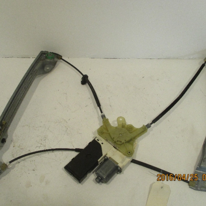 Mecanisme + moteur lève-glace avant droit occasion RENAULT LAGUNA III Phase 1 10-2007->10-2010 807000002R 1