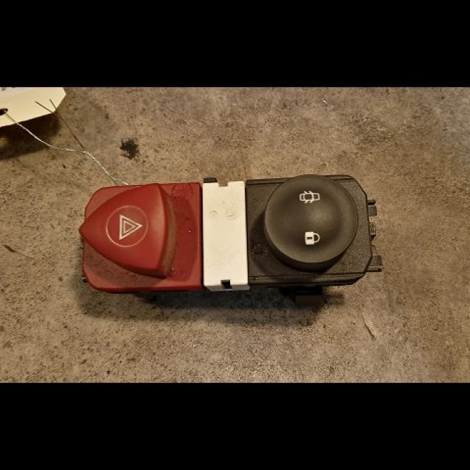 Bouton de warning occasion RENAULT SCENIC II Phase 1 03-2004->09-2006 1.9 DCI 120ch 8200107808 1