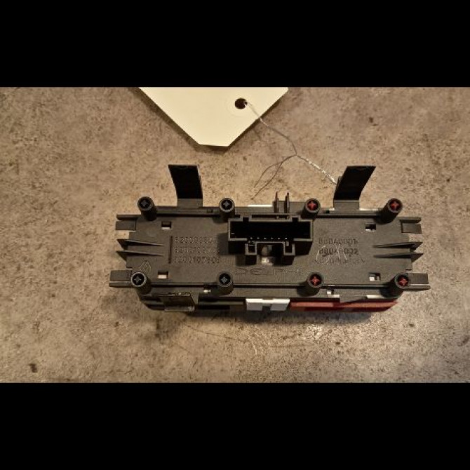 Bouton de warning occasion RENAULT SCENIC II Phase 1 03-2004->09-2006 1.9 DCI 120ch 8200107808 2