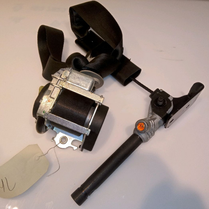 Ceinture avant droite occasion RENAULT LAGUNA III Phase 1 10-2007->10-2010 2.0 DCI 150ch 868841330R 2