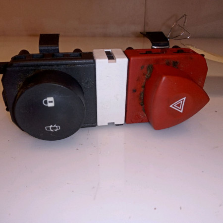 Bouton de warning occasion RENAULT SCENIC II Phase 2 09-2006->04-2009 1.5 DCI 105ch 8200107808