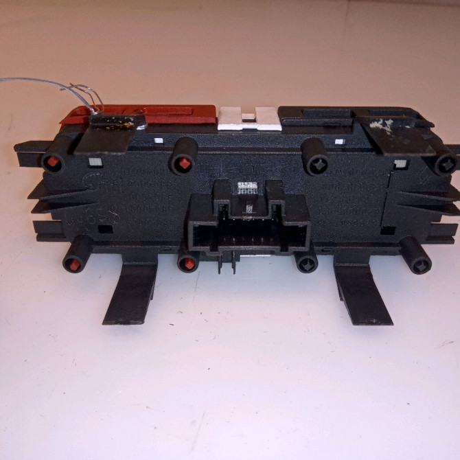 Bouton de warning occasion RENAULT SCENIC II Phase 2 09-2006->04-2009 1.5 DCI 105ch 8200107808 2