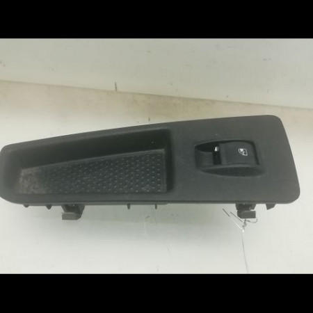 Commande lève-glace porte avant droite occasion FIAT GRANDE PUNTO III Phase 1 09-2005->12-2013 1.3 DT MULTIJET 16v 75ch 735471508