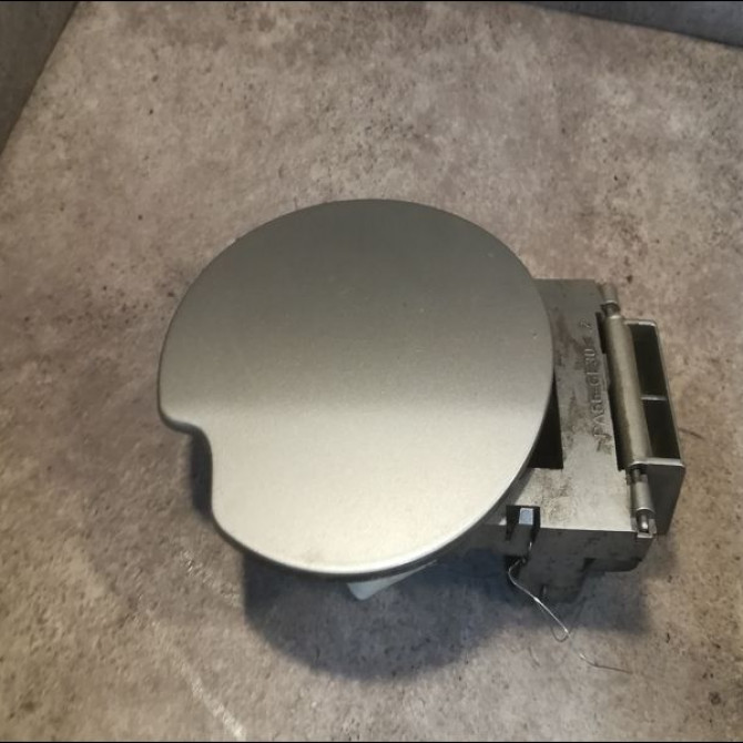 Volet de trappe carburant occasion PEUGEOT 307 Phase 1 SW 03-2002->07-2004 2.0 HDi 110ch 151799 1