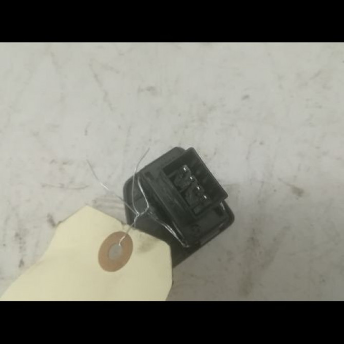 Commande lève-glace porte avant gauche occasion FIAT 500 II phase 2 04-2014->... 1.2i 69ch 735482601 2