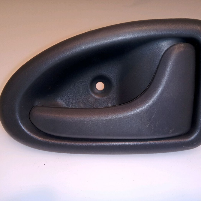 Poignee int porte avd occasion RENAULT CLIO II Phase 1 03-1998->06-2001 1.9 D 8200070011 1