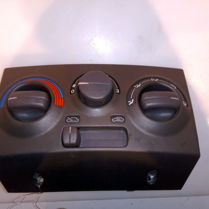 Commande de chauffage occasion FIAT PUNTO I Phase 1 11-1993->10-1999 1.1i 54ch 714299060 1