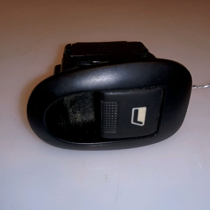 Commande leve-glace porte arrière droite occasion CITROEN C3 I Phase 1 04-2002->10-2005 1.4HDI 8v 70ch 6554Z3 1