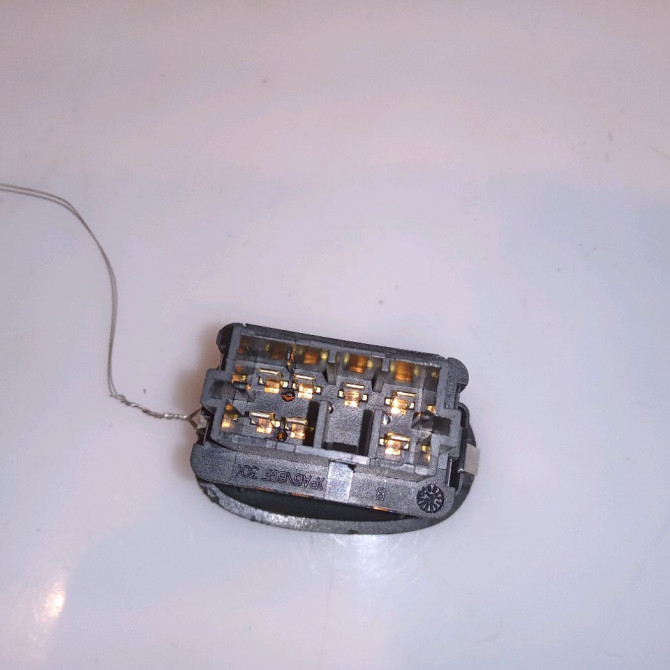 Commande leve-glace porte arrière droite occasion CITROEN C3 I Phase 1 04-2002->10-2005 1.4HDI 8v 70ch 6554Z3 3