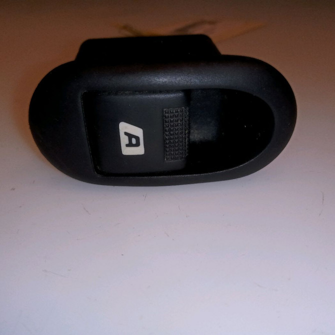 Commande leve-glace porte arrière gauche occasion CITROEN C3 I Phase 1 04-2002->10-2005 1.4HDI 8v 70ch 6554Z3 1