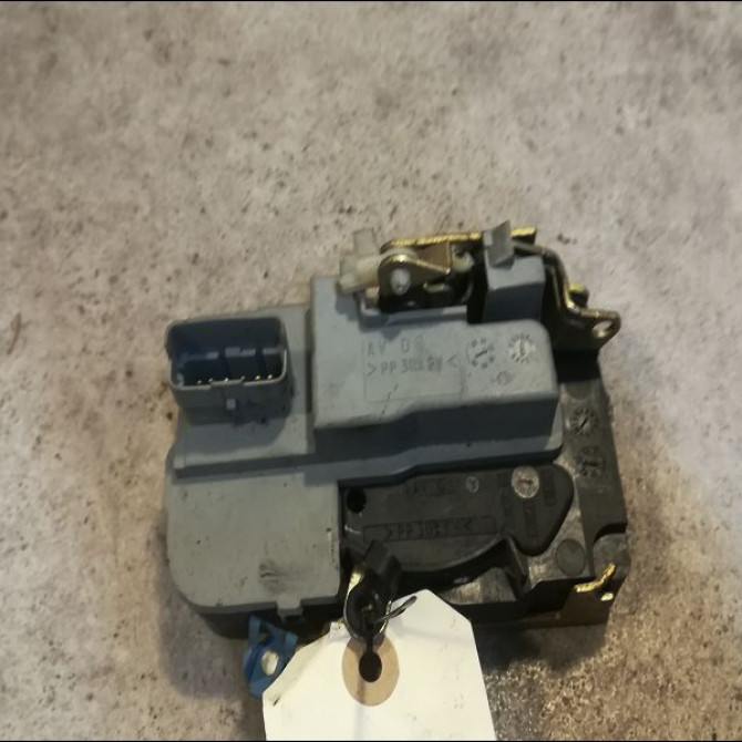 Serrure porte avd occasion PEUGEOT PARTNER I Phase 1 01-1997->12-2002 2.0 HDI 9136J4 2