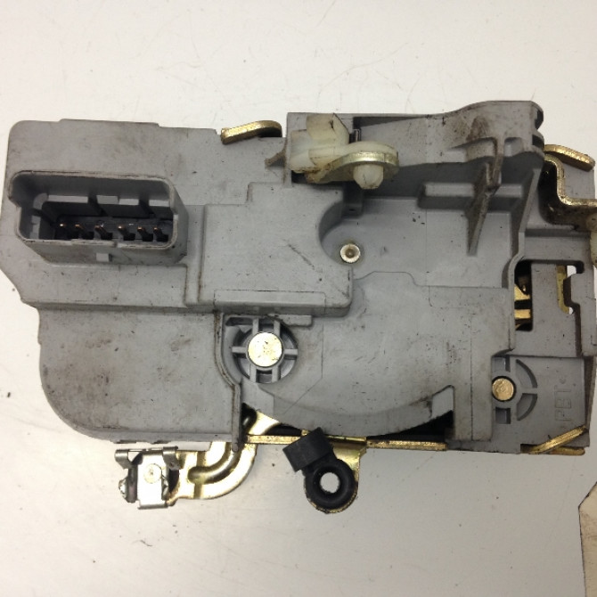 Serrure porte avd occasion PEUGEOT PARTNER I Phase 2 11-2002->05-2008 1.9 D 9136J4 1