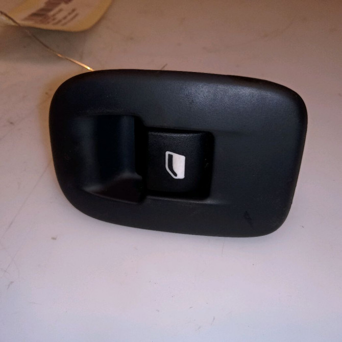 Commande leve-glace porte arrière droite occasion PEUGEOT 2008 Phase 1 04-1995->04-1999 1.6 BlueHDI 120ch 96751119ZD 1