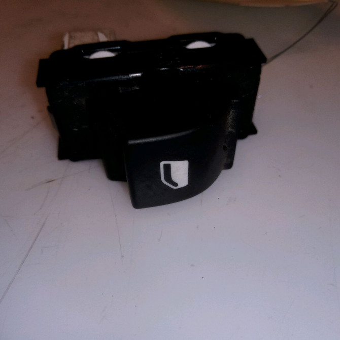 Commande leve-glace porte arrière gauche occasion PEUGEOT 2008 Phase 1 04-1995->04-1999 1.6 BlueHDI 120ch 96751119ZD 1