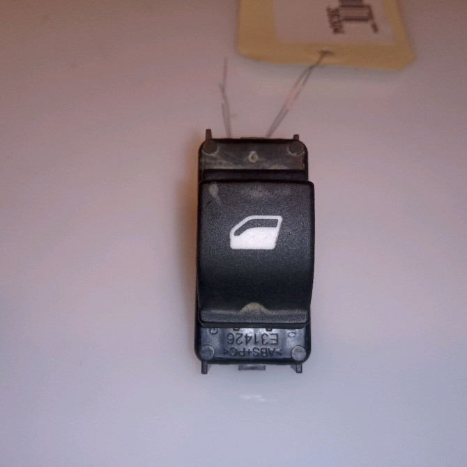Commande leve-glace porte arrière droite occasion PEUGEOT 2008 Phase 1 01-2013->... 1.2i PURETECH 110ch 96751119ZD 1