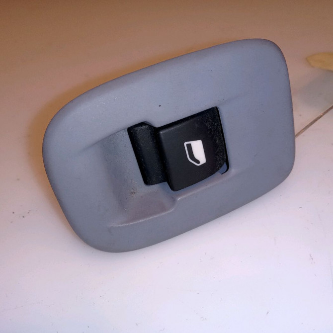 Commande leve-glace porte arrière gauche occasion PEUGEOT 208 208 Phase 1 2012-03-01->2015-09-30 1.6 VTI 120ch 96751119ZD 1